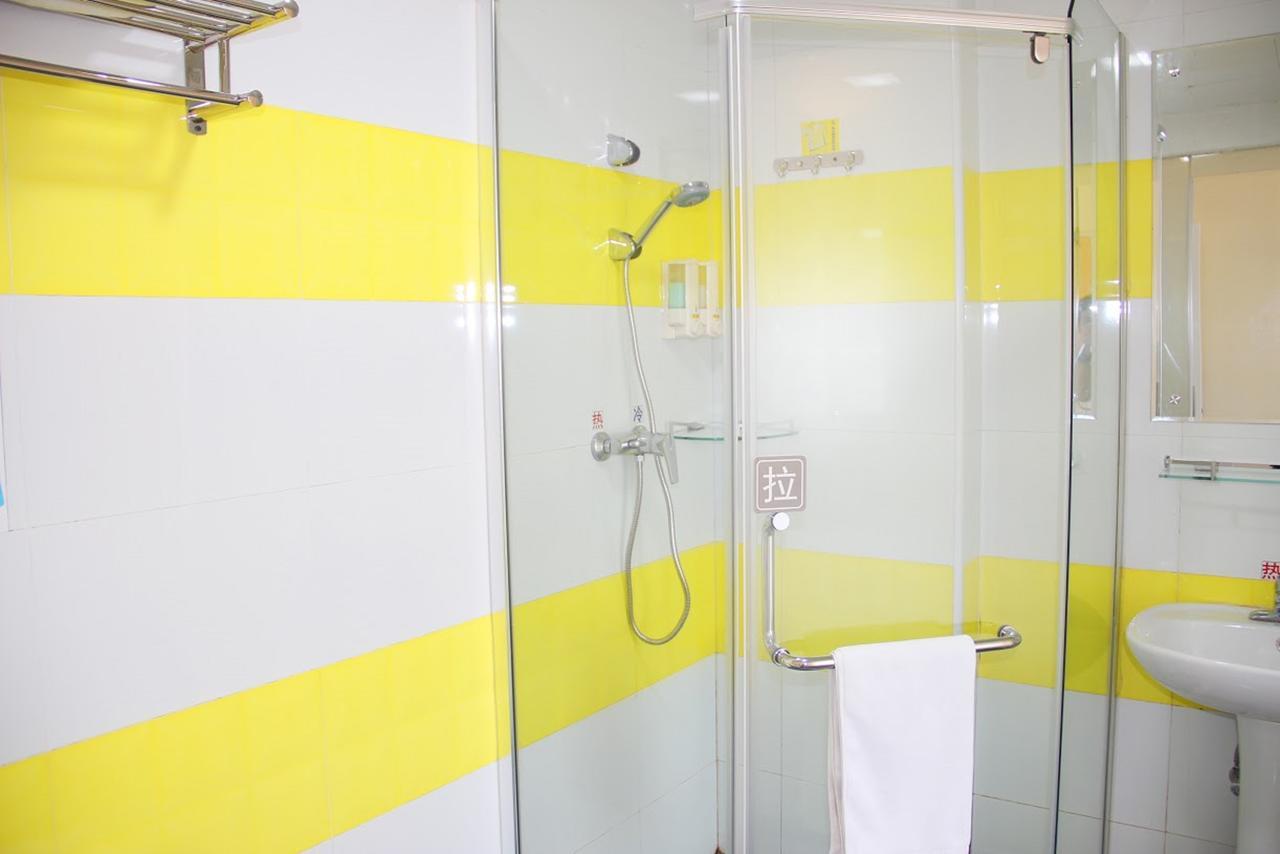 7Days Inn Yunfu Luoding Central Екстериор снимка